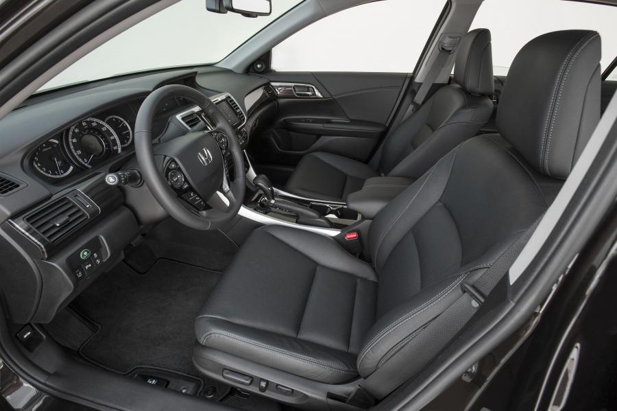  Honda Accord Touring 2016 года  (US) (фото 28 из 33)